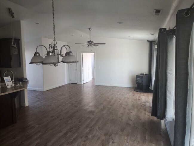 Building Photo - Rural freedom