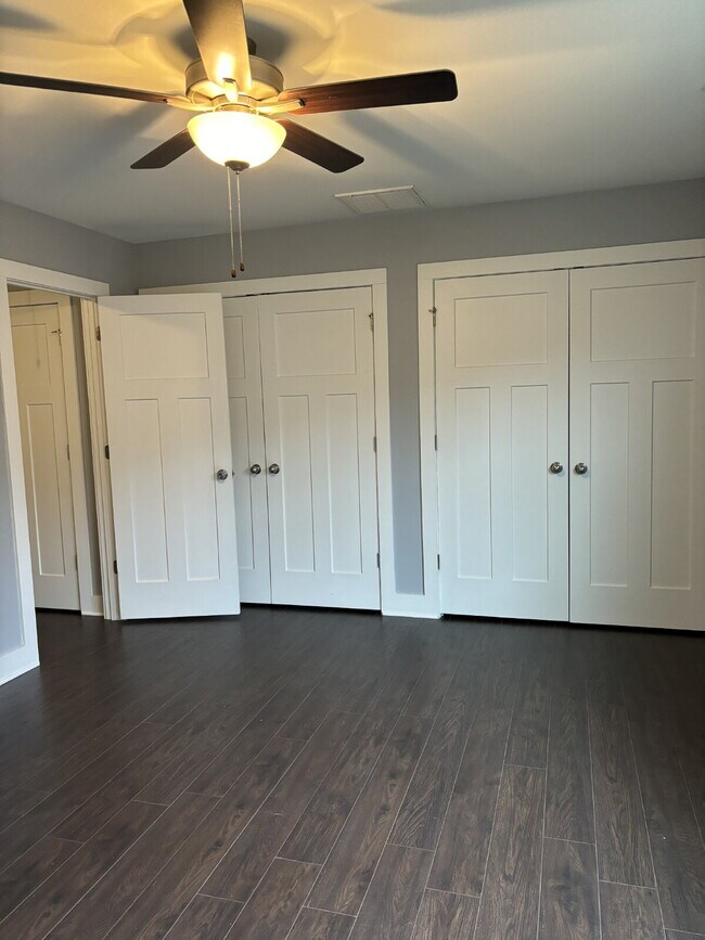 Building Photo - $500 Discount 1st month - 3 bedrooms/2.5 b...