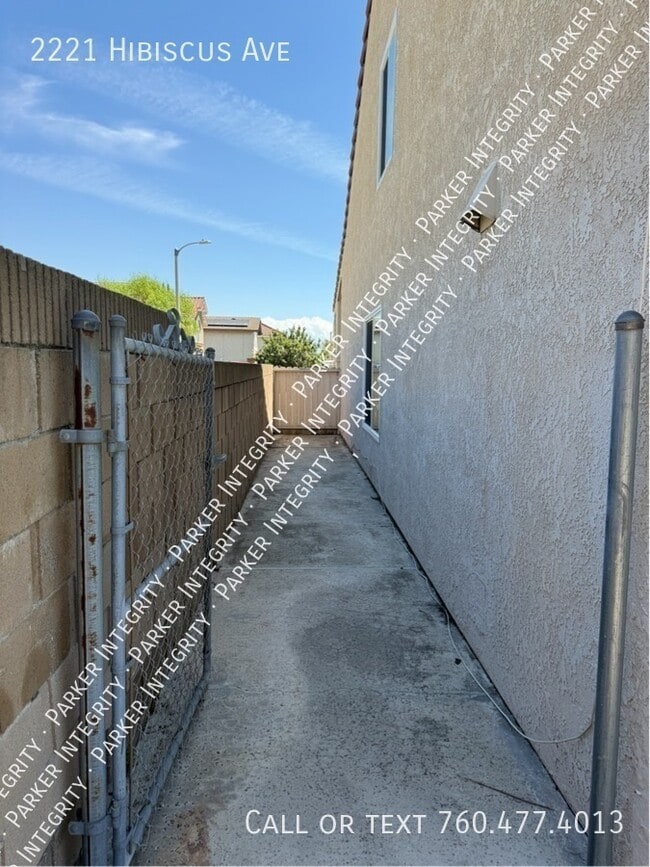 Building Photo - 2221 Hibiscus Ave