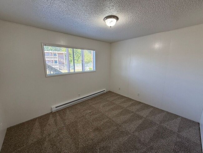 Building Photo - 550 SW Levens St
