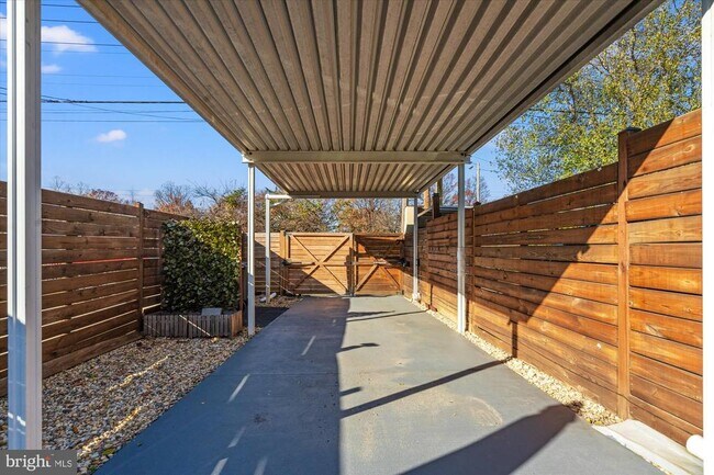 Building Photo - 134 35th St NE