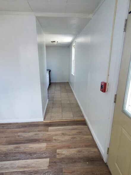 galley kitchen area - 314 E Main St