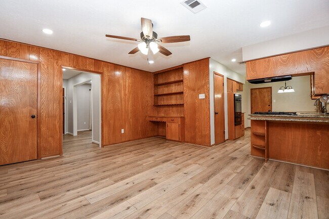 Building Photo - 2303 Willow Blvd