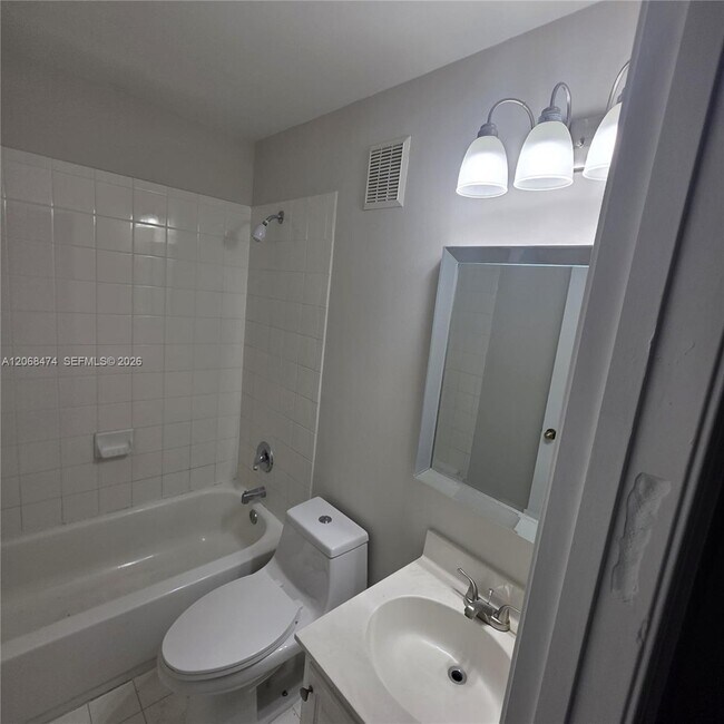 Building Photo - 4730 Lago Vista Dr