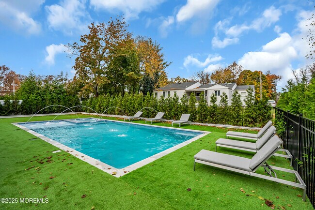 Building Photo - 19 Clarence Ave