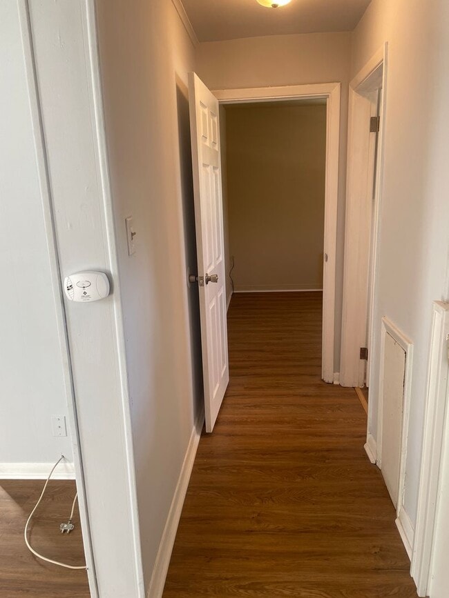 Building Photo - Aston 2 bed 1 bath apartment