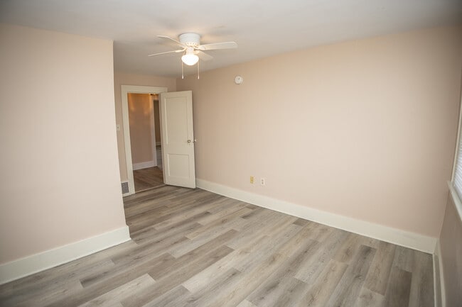 Building Photo - 927 E Dunklin St