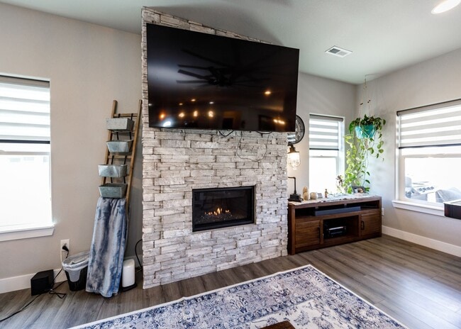 Building Photo - Luxury Ranch-Style Home for Rent | Wolf Ranch | D20 Schools | Pikes Peak Views