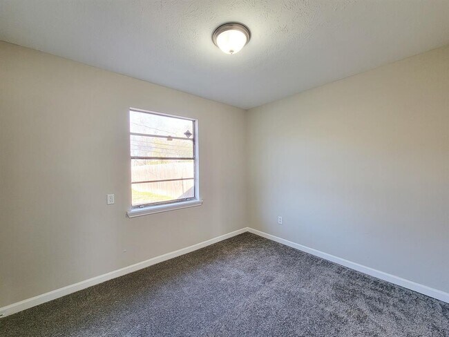 Building Photo - 4119 Holloway Dr