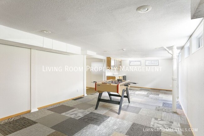 Building Photo - 5030 NE 41st Ave