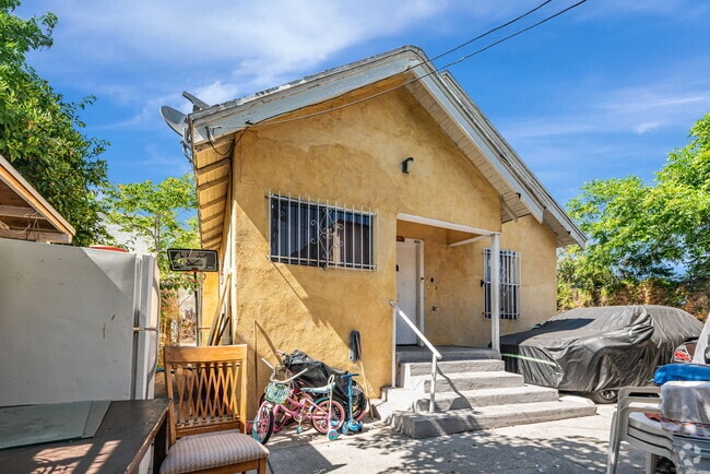 Building Photo - 849 W 43rd St