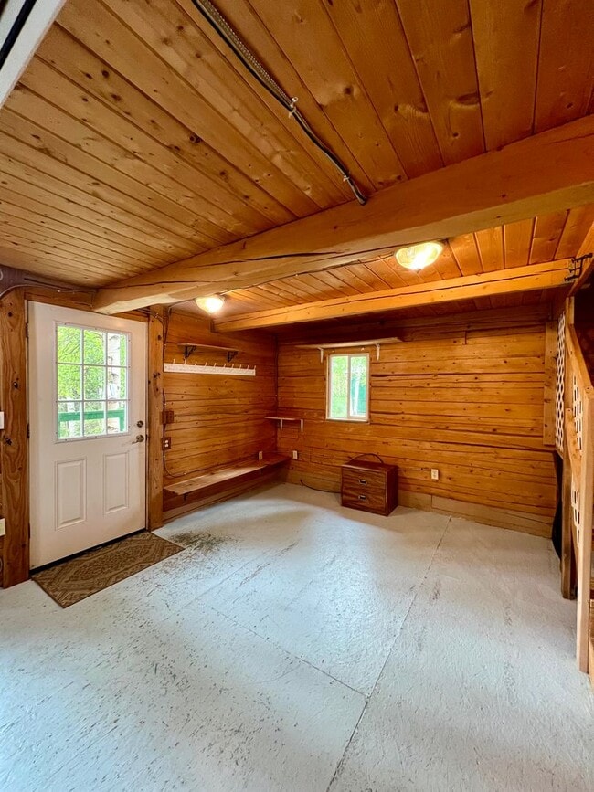 Building Photo - 1 Bedroom Cabin with Water Holding Tank / ...