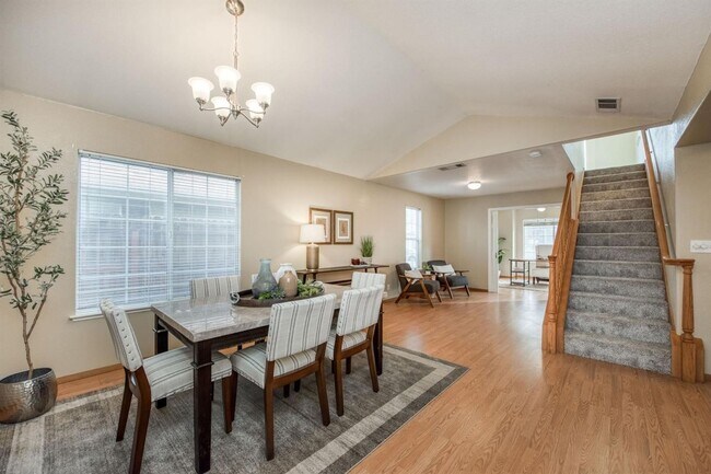 Building Photo - Spacious 5 Bedroom Clovis Home