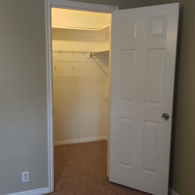 Building Photo - 953 Springcrest Ct