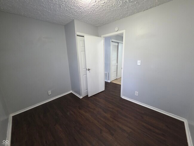 Building Photo - 5313 E 33rd St