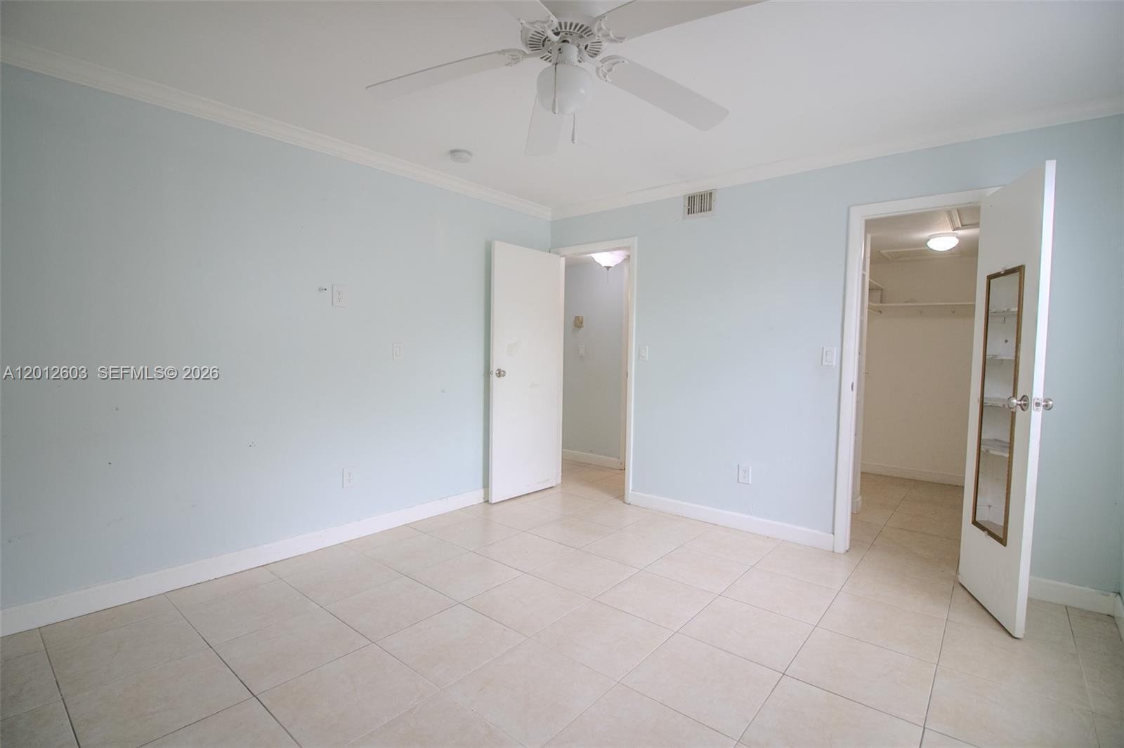 Building Photo - 10365 N Kendall Dr