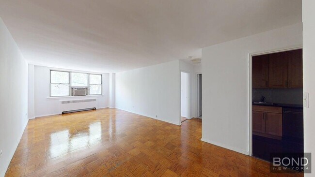 Building Photo - 240 E 35th St