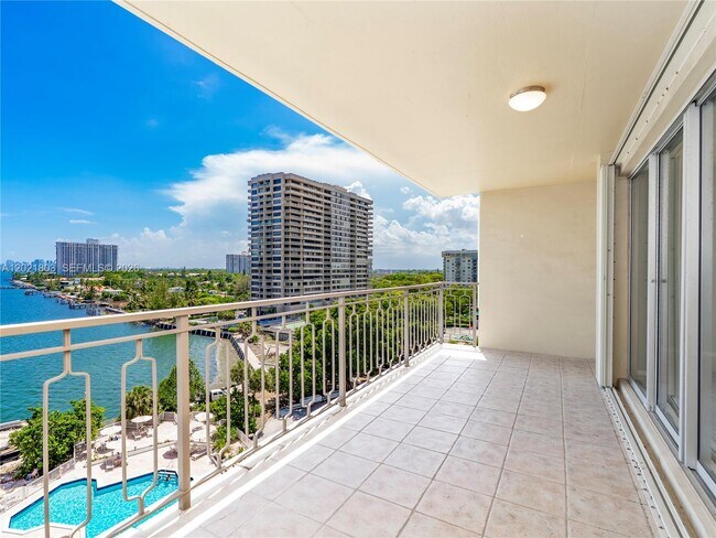 Building Photo - 11111 Biscayne Blvd