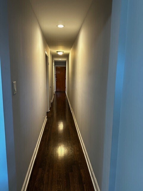 Building Photo - 1617 W Glenlake Ave