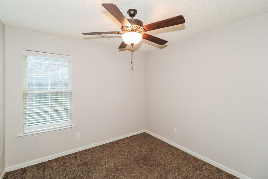 Building Photo - 9455 Darren Cir S