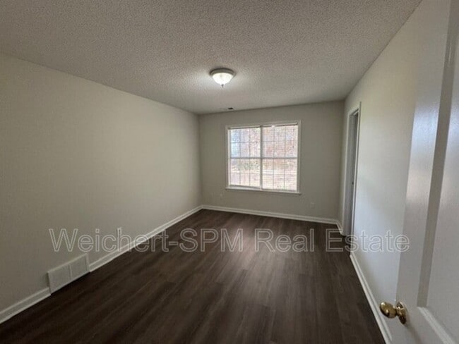 Building Photo - 110 S Walnut Bend Rd