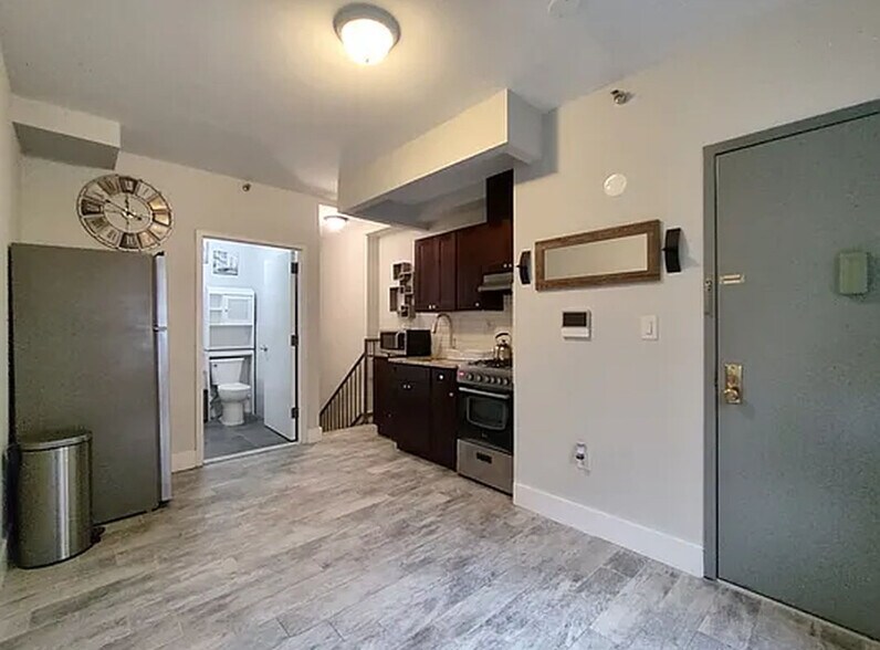 Building Photo - 556 W 161st St