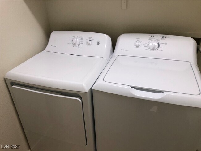 Building Photo - 1083 Sterling Peak St