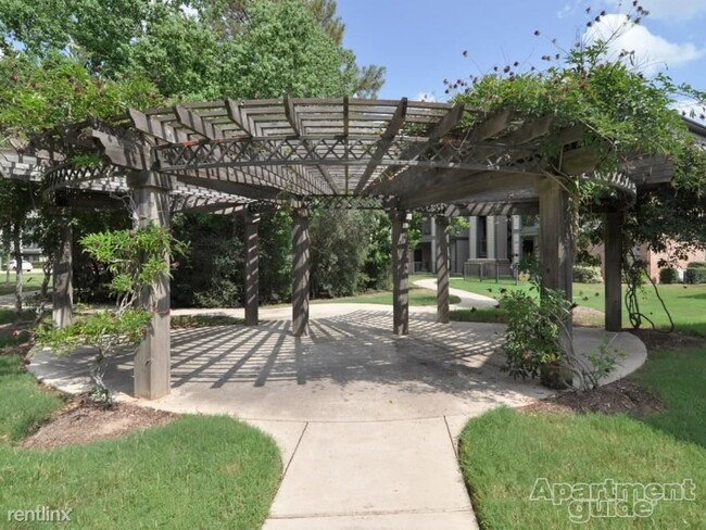 Building Photo - 1 br, 1 bath Condo - 7215 Spring Cypress R...