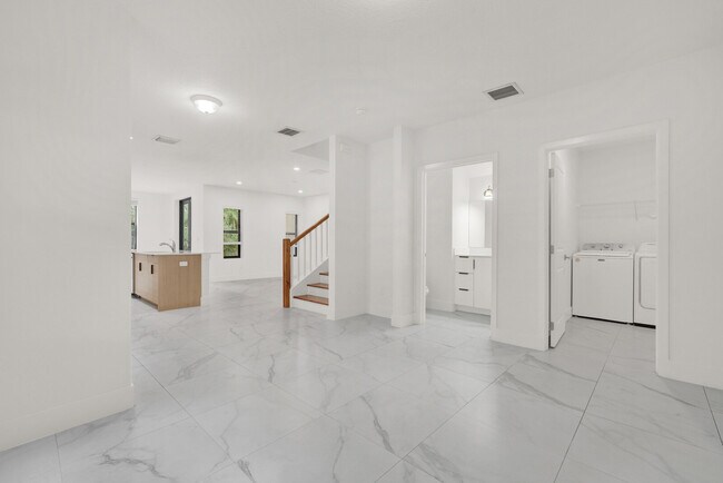 Building Photo - 407 Bella Sol Way