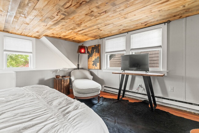 Building Photo - 15 Hawthorne Rd