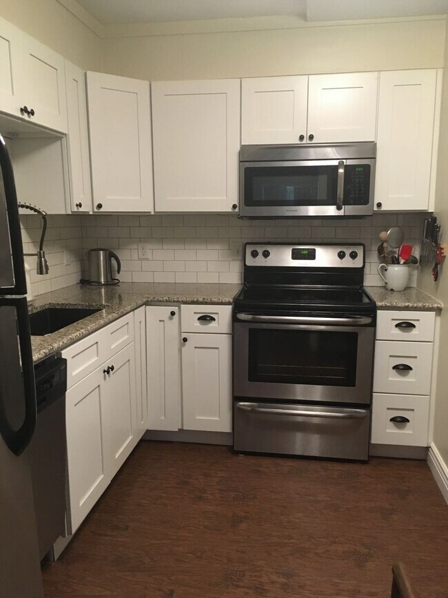 Building Photo - 180 Ledgewood Cir