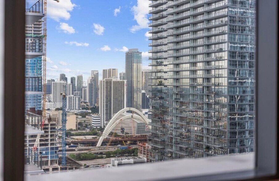 Building Photo - 601 N Miami Ave