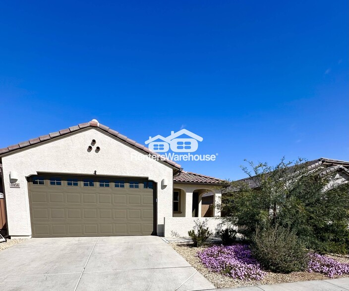 Building Photo - 8956 W Solano Dr