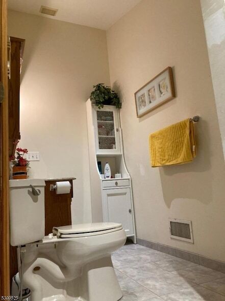 Building Photo - 598 Saddle River Rd