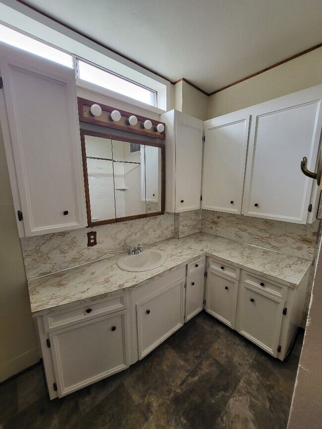 Building Photo - STATUS: *PENDING APPLICATION*| R98C | $2095.00