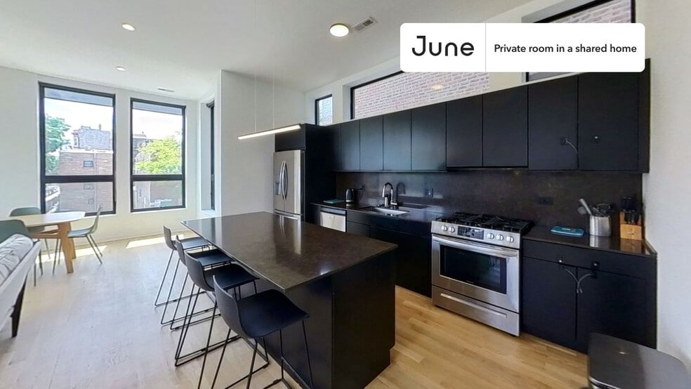 Building Photo - Private bedroom in 4 bed/3 bath Home