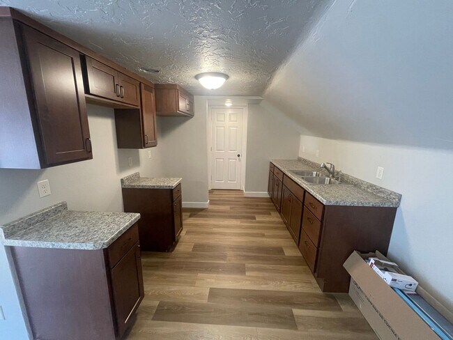 Building Photo - 420 S Van Buren St