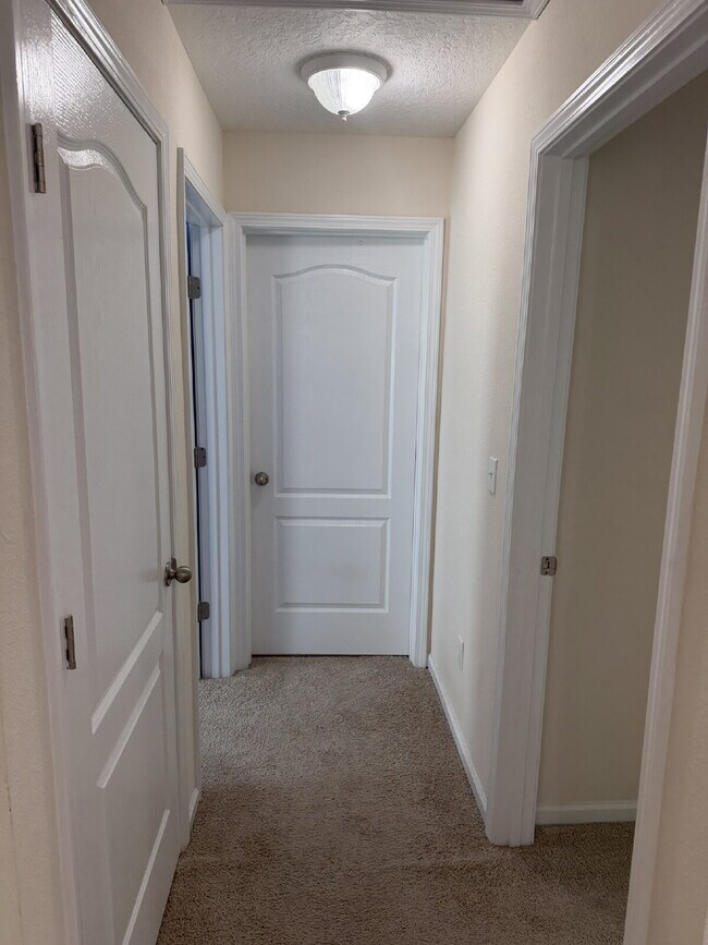 Building Photo - For Rent- Beautiful Home with 4 Bed, 2.5 Bath, PLUS a loft in Northside Jacksonville!