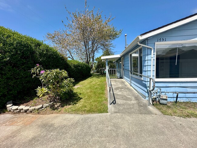 Building Photo - Fresh & Spacious 4 Bed / 2 Bath Home on Oversized Lot – McKinleyville - $2650