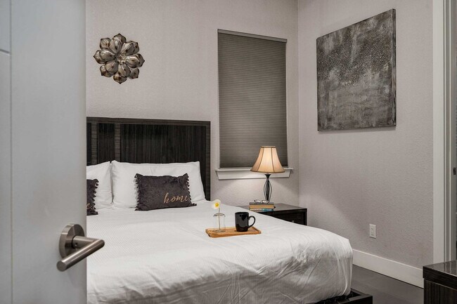 Building Photo - 748 Desert Mountain Ct