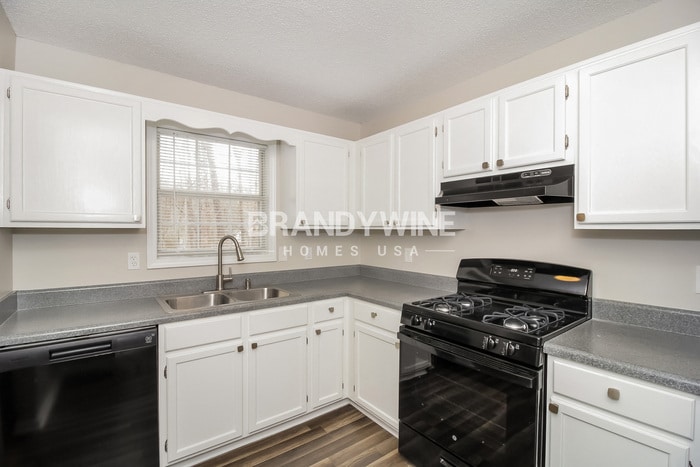 Building Photo - 230 Brookside Dr