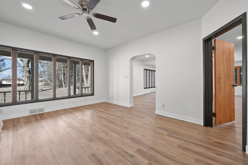 Building Photo - 233055 Schoolhouse Ln
