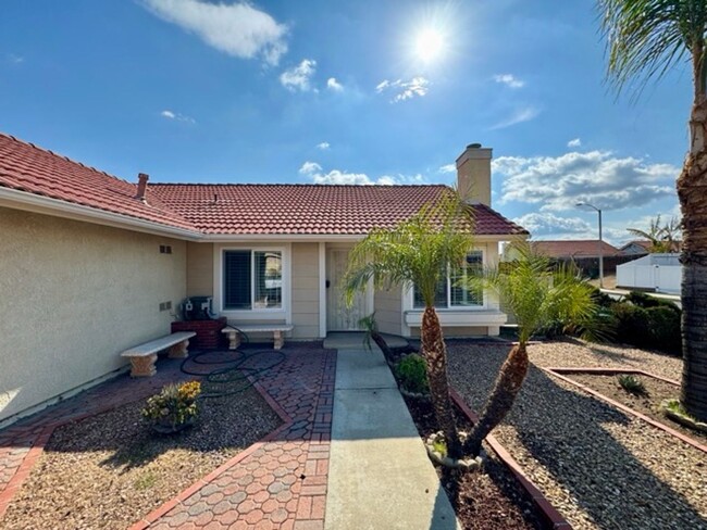 Building Photo - Beautifully Updated 3-Bedroom Home with Ne...