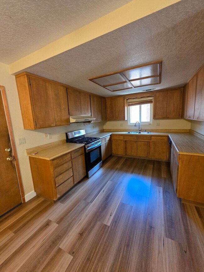 Building Photo - Charming Family Home for Rent in Auburn, C...