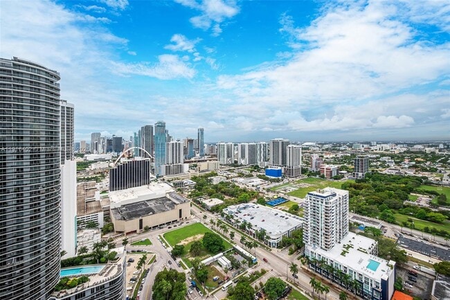 Building Photo - 1900 N Bayshore Dr