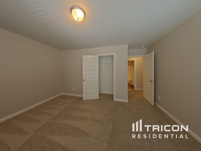 Building Photo - 683 Ragan Ct