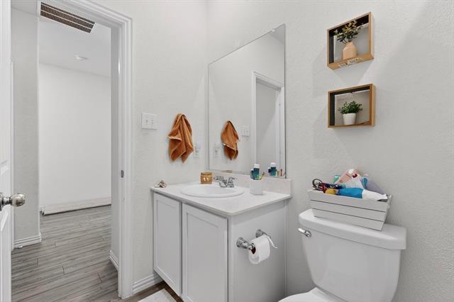 Building Photo - 423 Pepperbark Ave