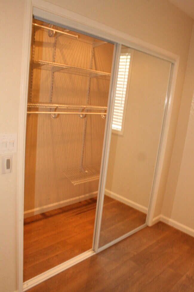 Building Photo - 2527 Elm Ave