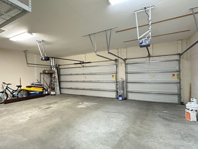 Building Photo - 4/4 Plus Office, Plus In-Law Suite/Gate Se...