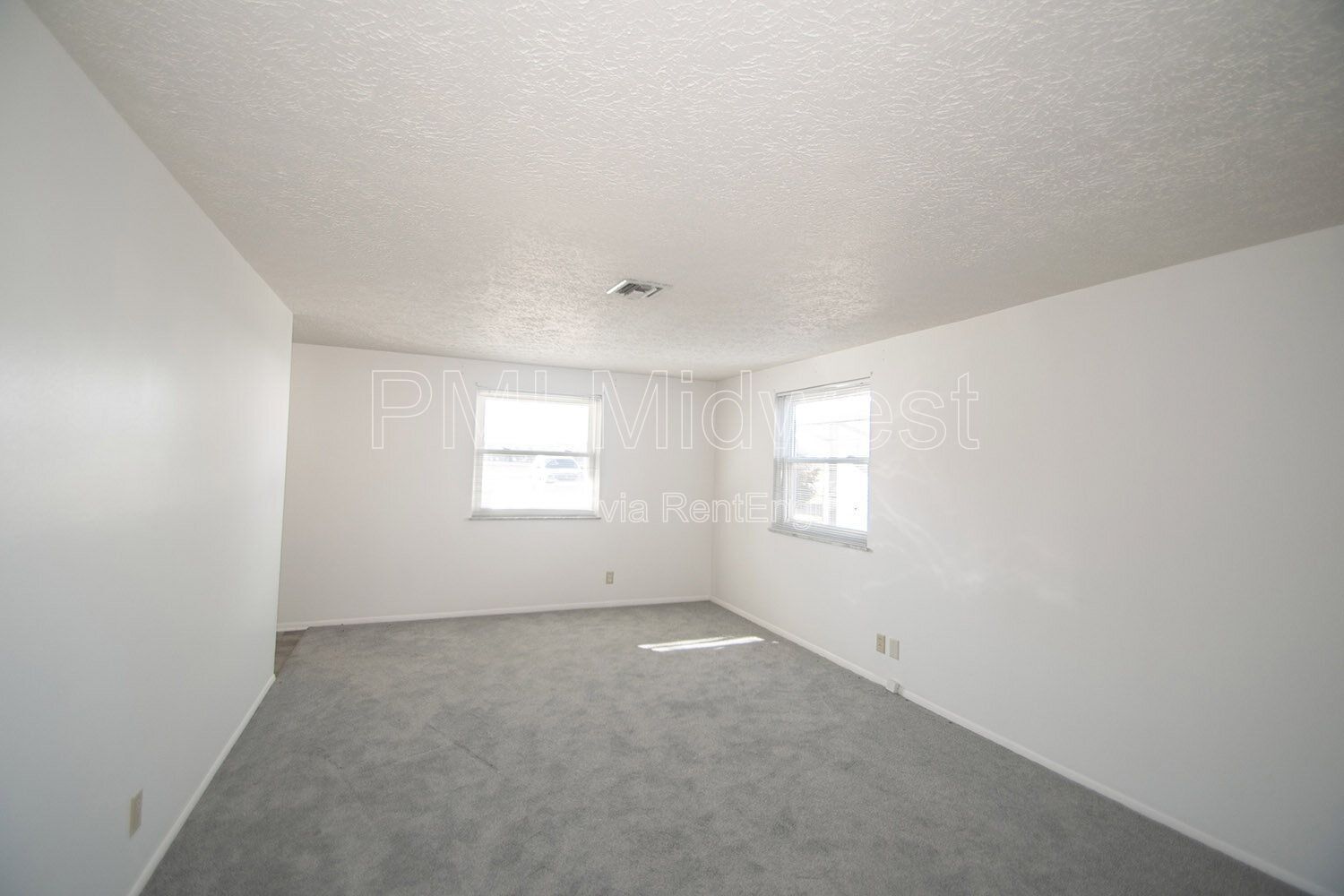 Building Photo - 8636 E Edgewood Ave